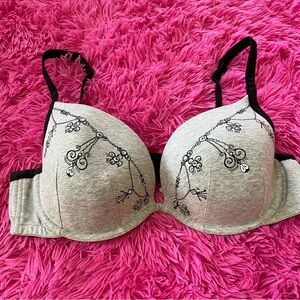 Cacique grey and black bra with designs and gems size 42 D